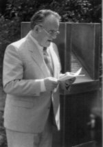 Helmut Kentler bei der Enthüllung des Denkmals im Tiergarten, 6.7.1994